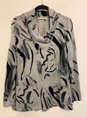 LOGO by Lori Goldstein Gray and Black Abstract Knit Top, no sign of wear